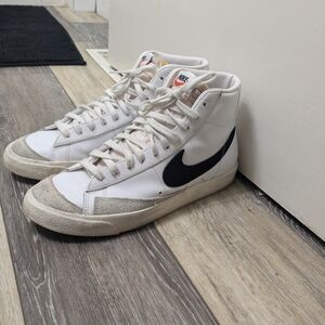 Nike White and Black Women's Sneakers